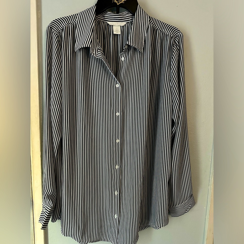 Women’s H&M black and white stripe button down top